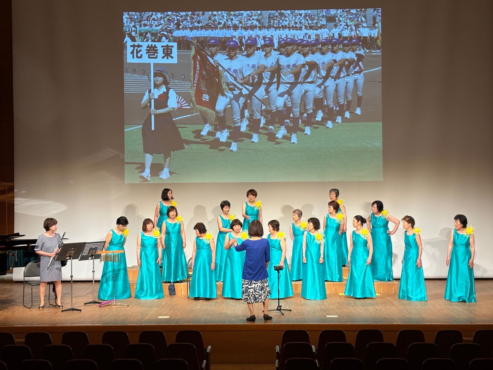 発表会でステージに立つコール・ローズのメンバー